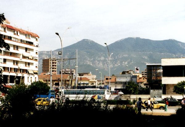 Tirana - Blick in die Berge