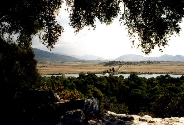 Die Ruinen von Butrint - Blick in die Landschaft Richtung Griechenland