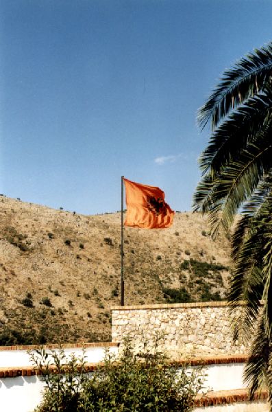 Die Ruinen von Butrint - Flagge zeigen