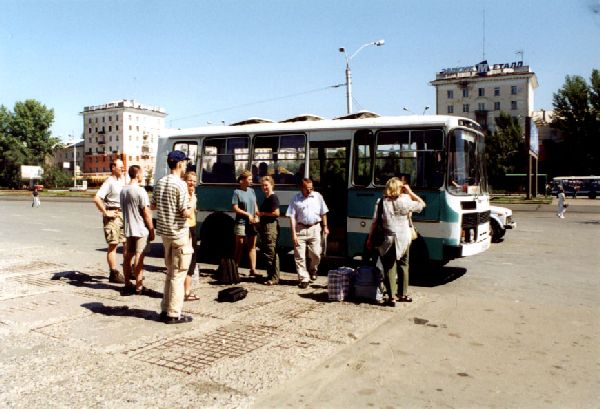 Barnaul - Abfahrt mit gemietetem Bus