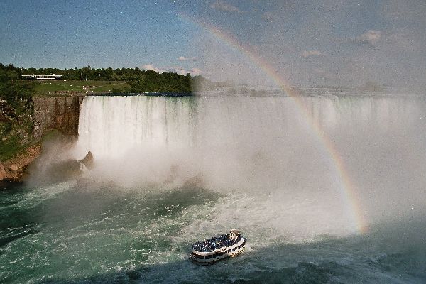 Niagarafaelle - die kanadischen Wasserfaelle mit Maid of Mist